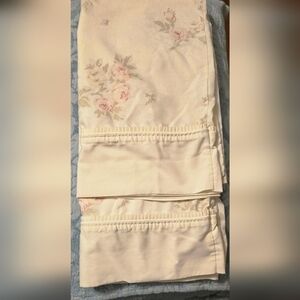 Jessica McClintock Vintage Floral Pillowcases. Lot Of 2 Standard Size